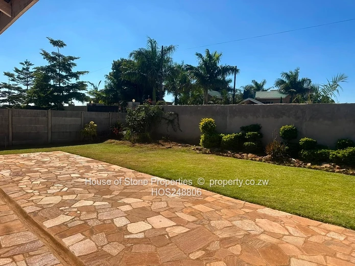Spacious 5-Bedroom Family Home to Rent in Mt Pleasant Heights