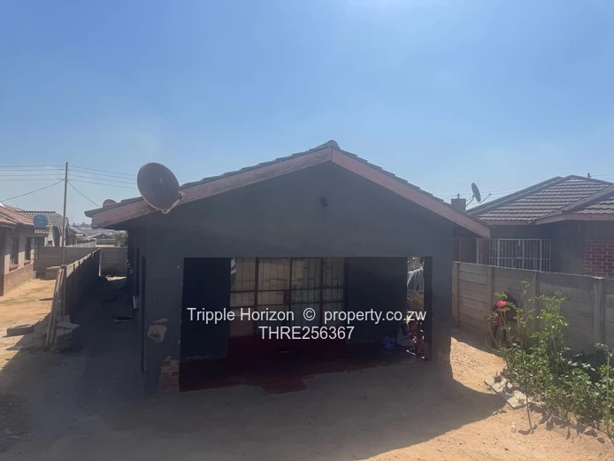 5-Bed Glen View Home — Walled Plot with Verandah