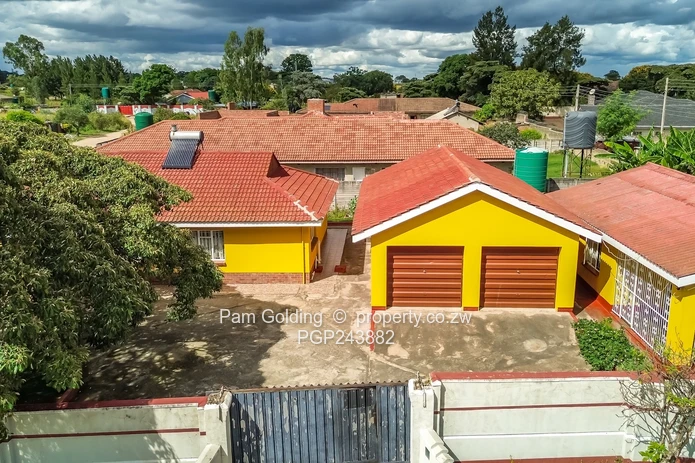 Family Home with Cottage (Sole Mandate)