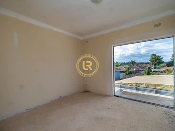 2 Bedroom Flat & Apartment