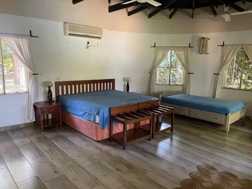 Hotel & Lodge