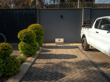 2 Bedroom Flat & Apartment