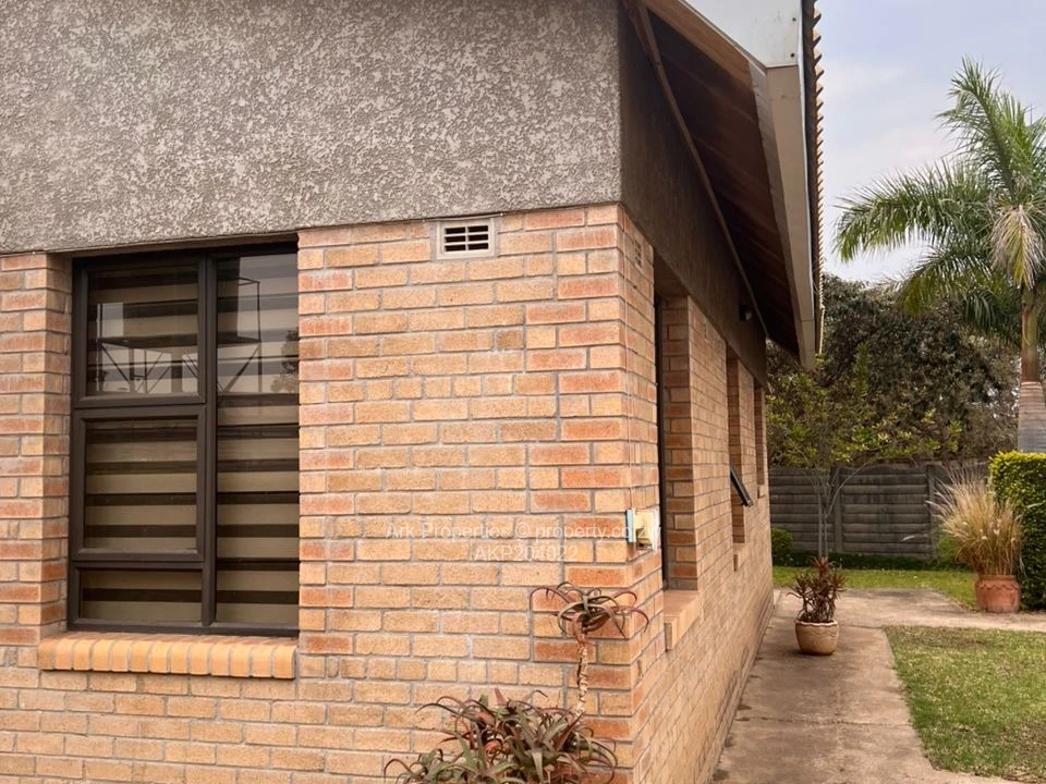 3 Bed Flats & Apartments for Rent in Emerald Hill AKP204022