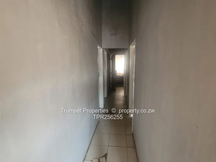 Tiled 4-Bed Home with Verandah in Sunningdale