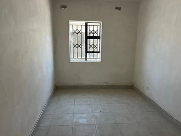 2 Bedroom Flat & Apartment