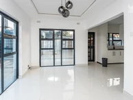 4 Bedroom Flat & Apartment