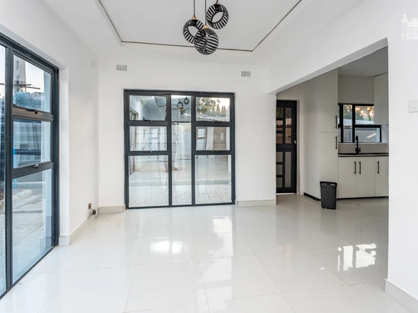 4 Bedroom Flat & Apartment