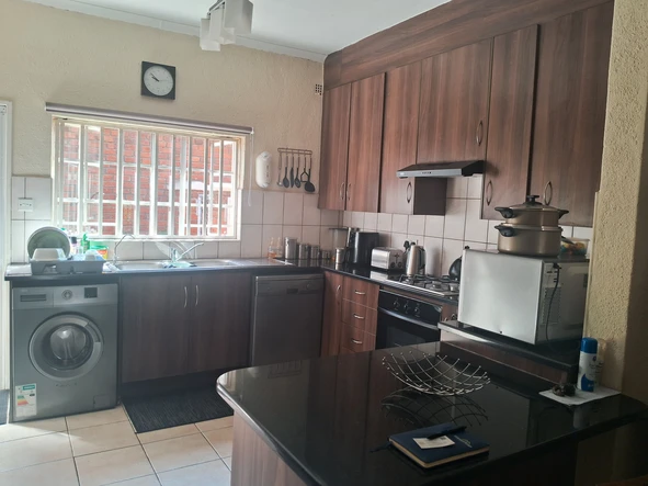 3 Bedroom Flat & Apartment