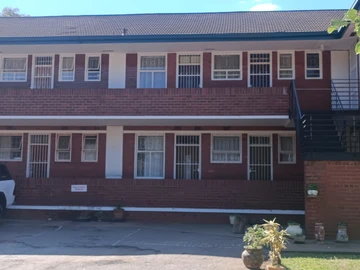 2 bed garden flat in Avondale