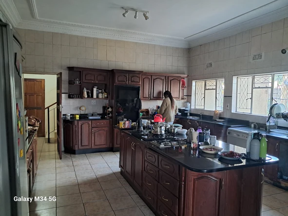 6 Bedroom House
