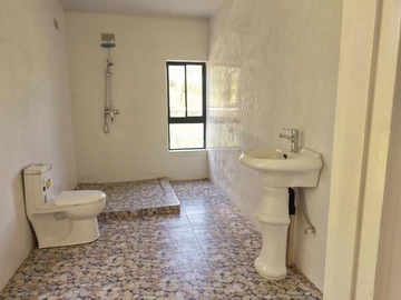 6 Bedroom Flat & Apartment