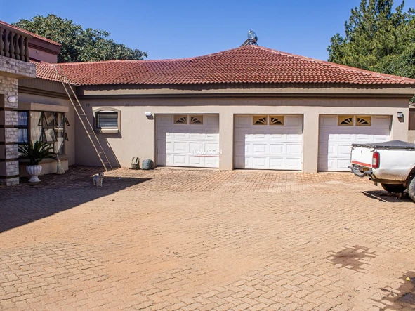 9 Bedroom House