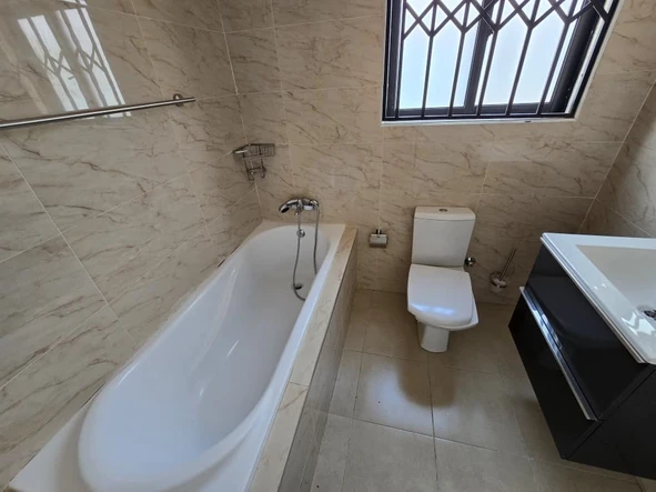 3 Bedroom Flat & Apartment