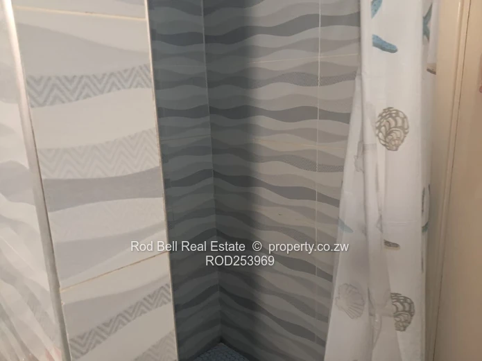 Large 3-bedroom flat located in the Avenues