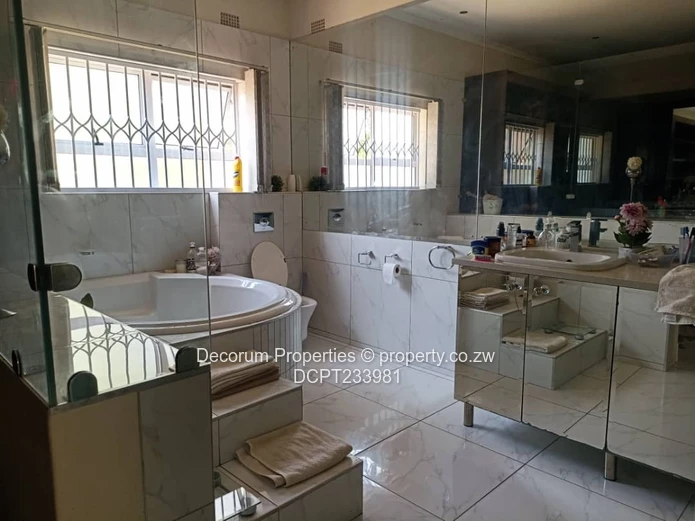 Spacious 5-Bedroom House in Alexandra Park!