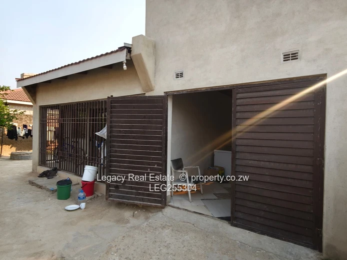 Secure Walled 4-Bed Home with Flatlet & Garage — Chitungwiza (Sole Mandate)