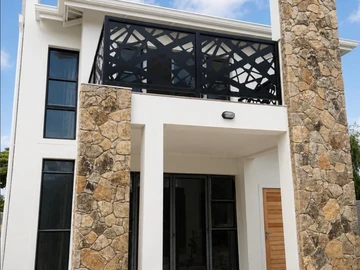 4 Bedroom Flat & Apartment