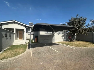 4 Bedroom Garden Flat