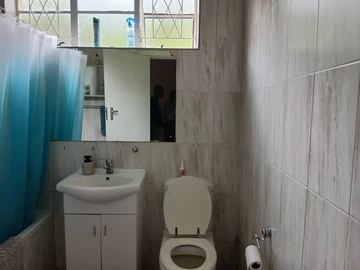 2 Bedroom Flat & Apartment