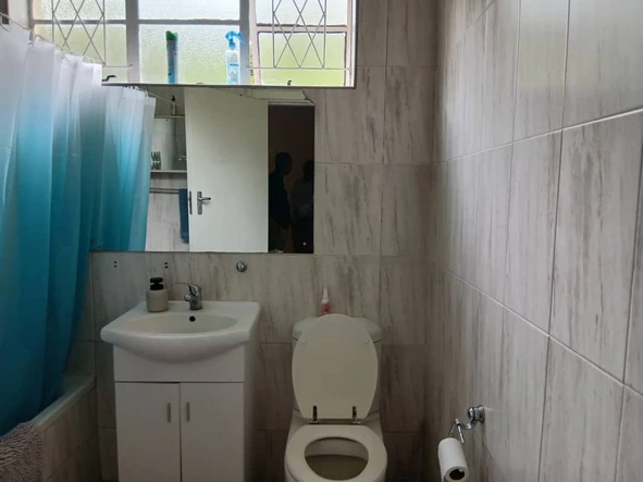 2 Bedroom Flat & Apartment