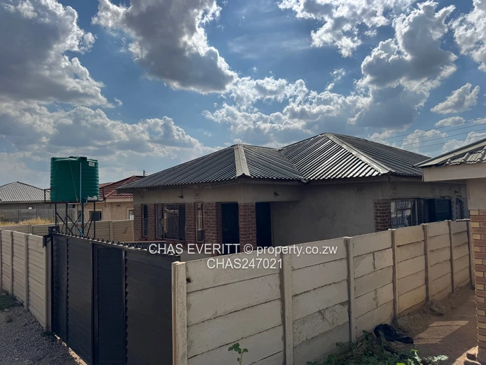 Fidelity 4-Bed Home with Borehole for sale $60k (Sole Mandate)