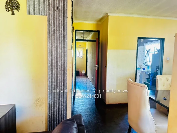 Neat 2 bed house for sale in Hatcliffe with deeds