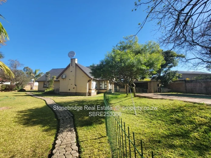 4 Bedroom House in Hillside For Sale