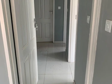 3 Bedroom Flat & Apartment