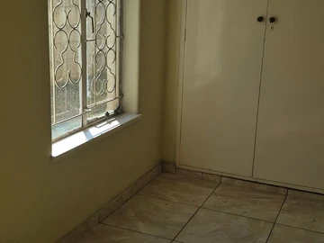 2 Bedroom Flat & Apartment