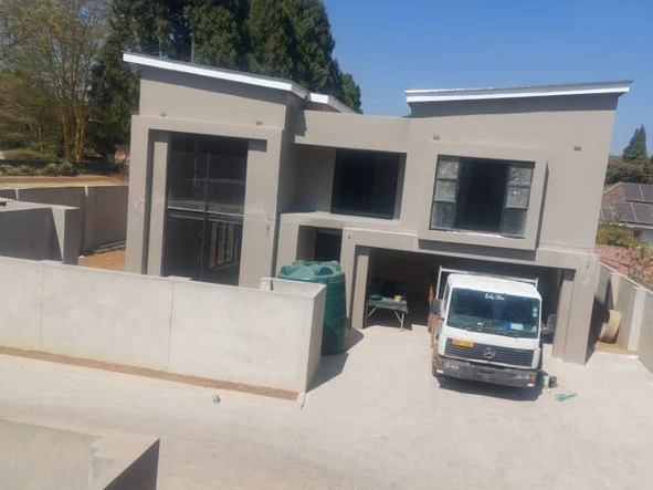 4 Bedroom Flat & Apartment