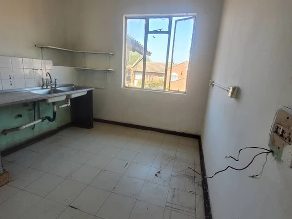 2 Bedroom Flat & Apartment