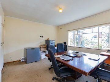 2 Bedroom Flat & Apartment