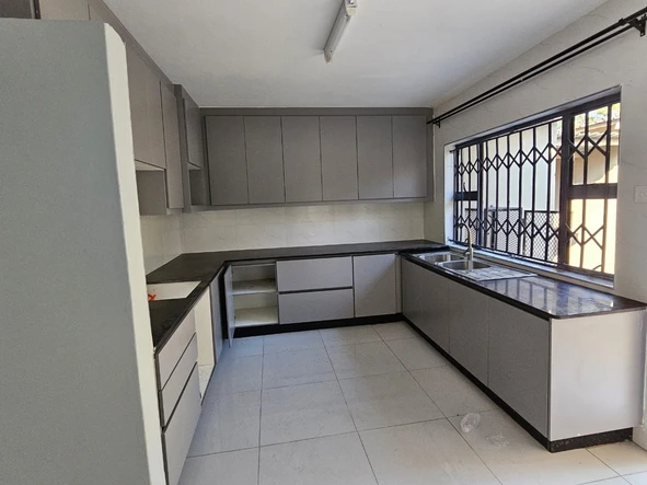 2 Bedroom Flat & Apartment