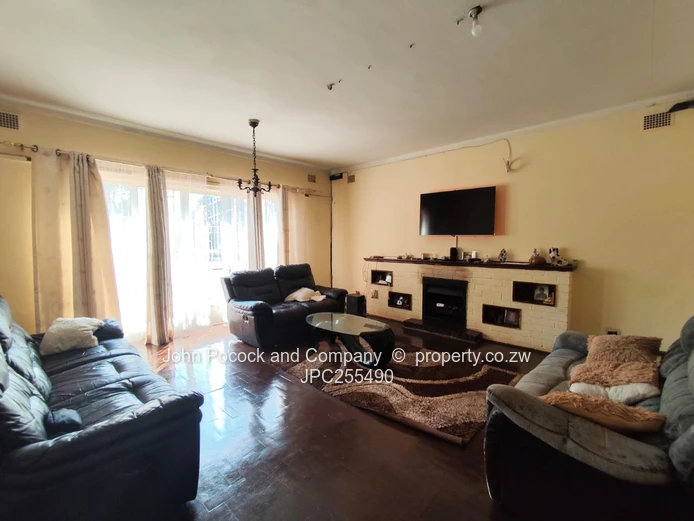 Malindela 5 Bedroom Home – Renovators Dream