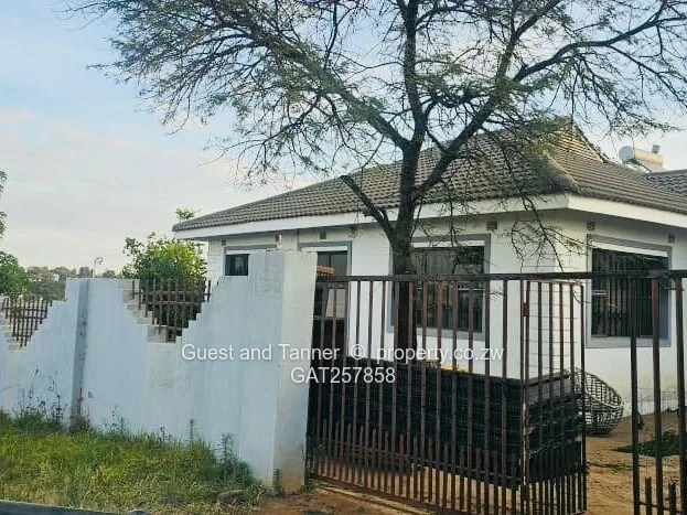 8-Bed Student Accommodation + 3-Bed Cottage For Sale – Gweru, Adelaide Park Senga