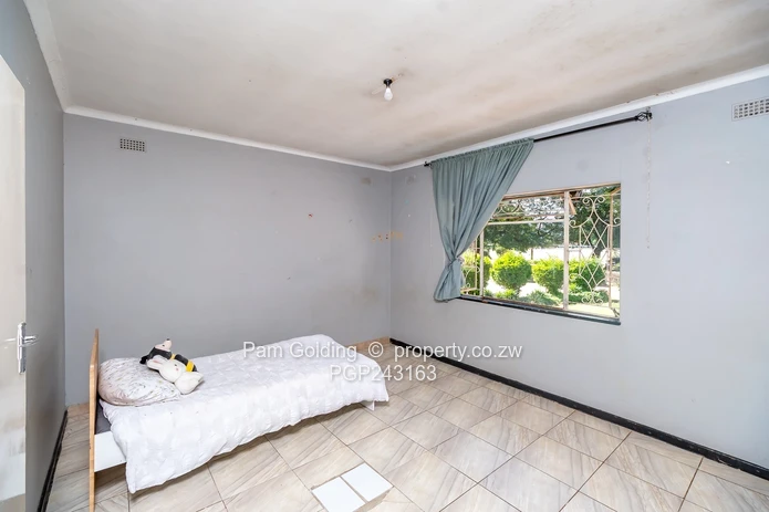 Prime Family Living On Expansive Grounds, Athlone (Sole Mandate)