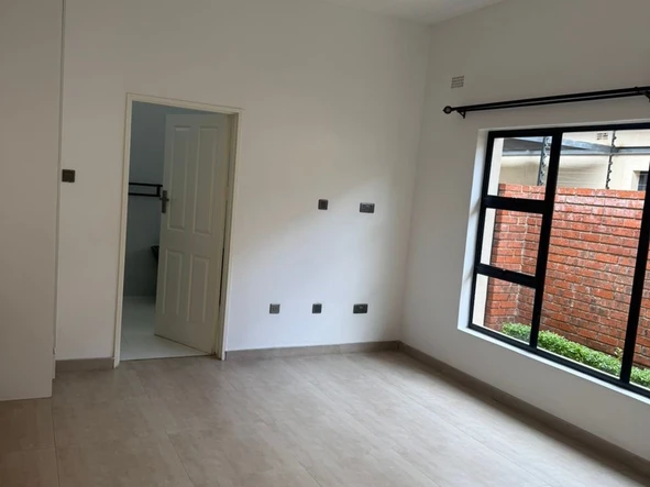 4 Bedroom Flat & Apartment
