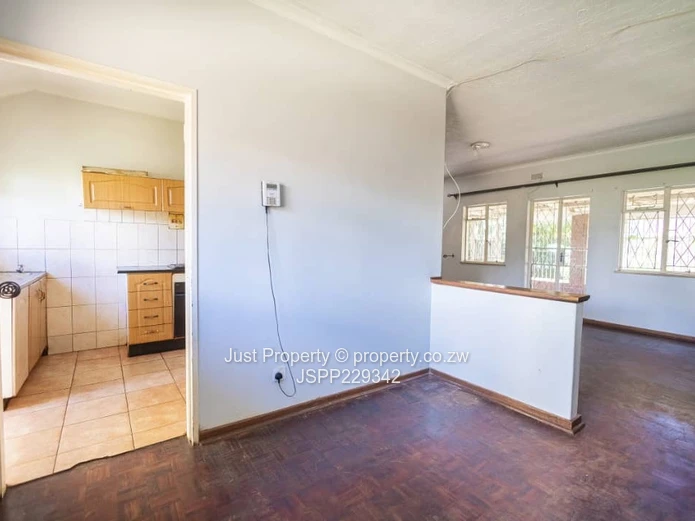 Avondale West: 2-Bed Garden Flat with Fitted Kitchen (Sole Mandate)