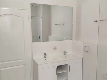 2 Bedroom Flat & Apartment