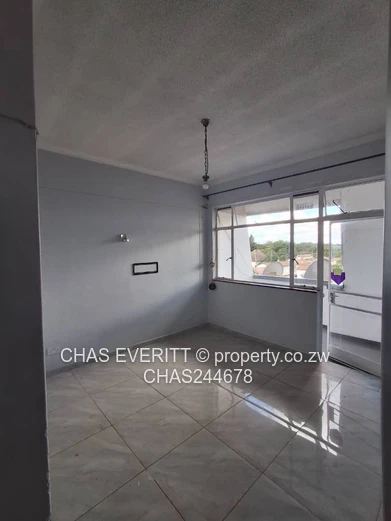 2 Bed Flat  To Let in Eastlea