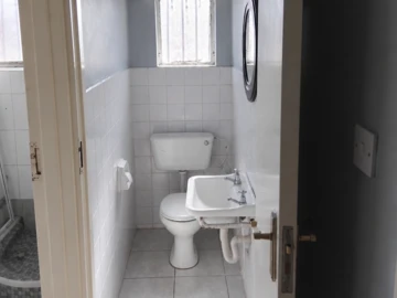 3 Bedroom Flat & Apartment