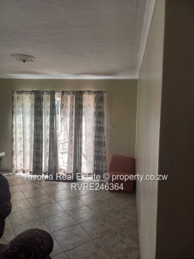 Msasa Park 3-Bed: Fireplace, Bathtub & 420 m²