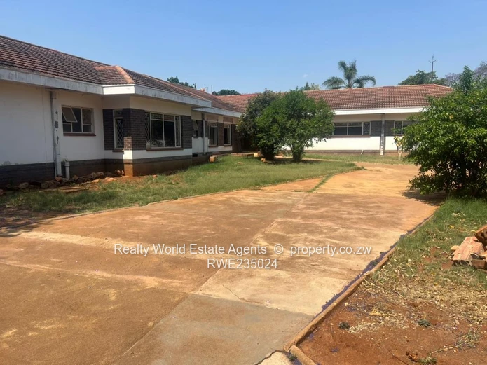 Three Bedroomed Property To Rent-Suitable for Commercial Use