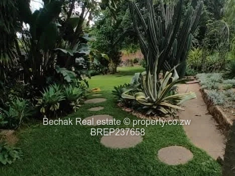 Hillside 4-Bed Home - Pool, Borehole & Private Tennis