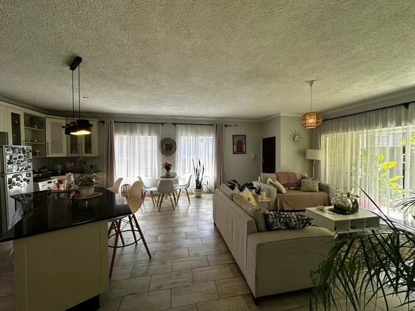 3 Bedroom Flat & Apartment