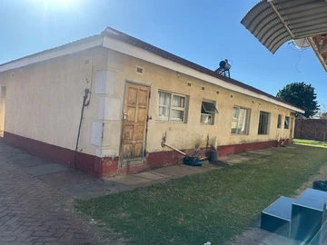 2 Bedroom Flat & Apartment