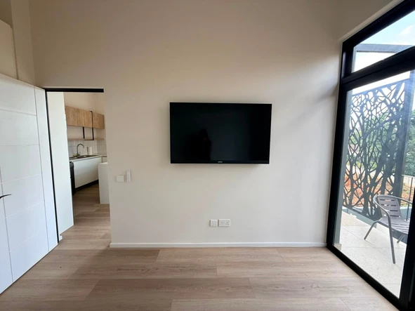 2 Bedroom Flat & Apartment