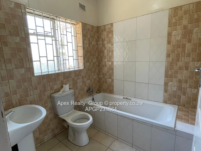 Hatfield House for Sale: Luxurious Family Home with Self-Contained Cottage