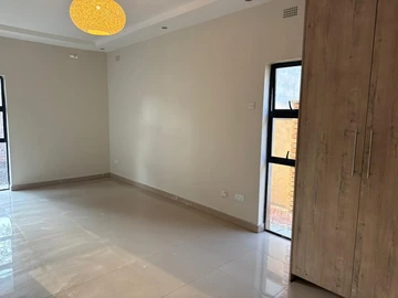 3 Bedroom Flat & Apartment