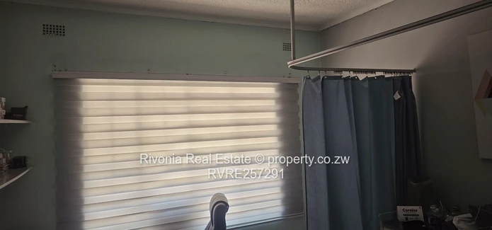 Milton Park 4BR Home/Office — Solar, Tank, En-Suite